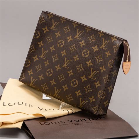 toiletry Louis Vuitton pouch